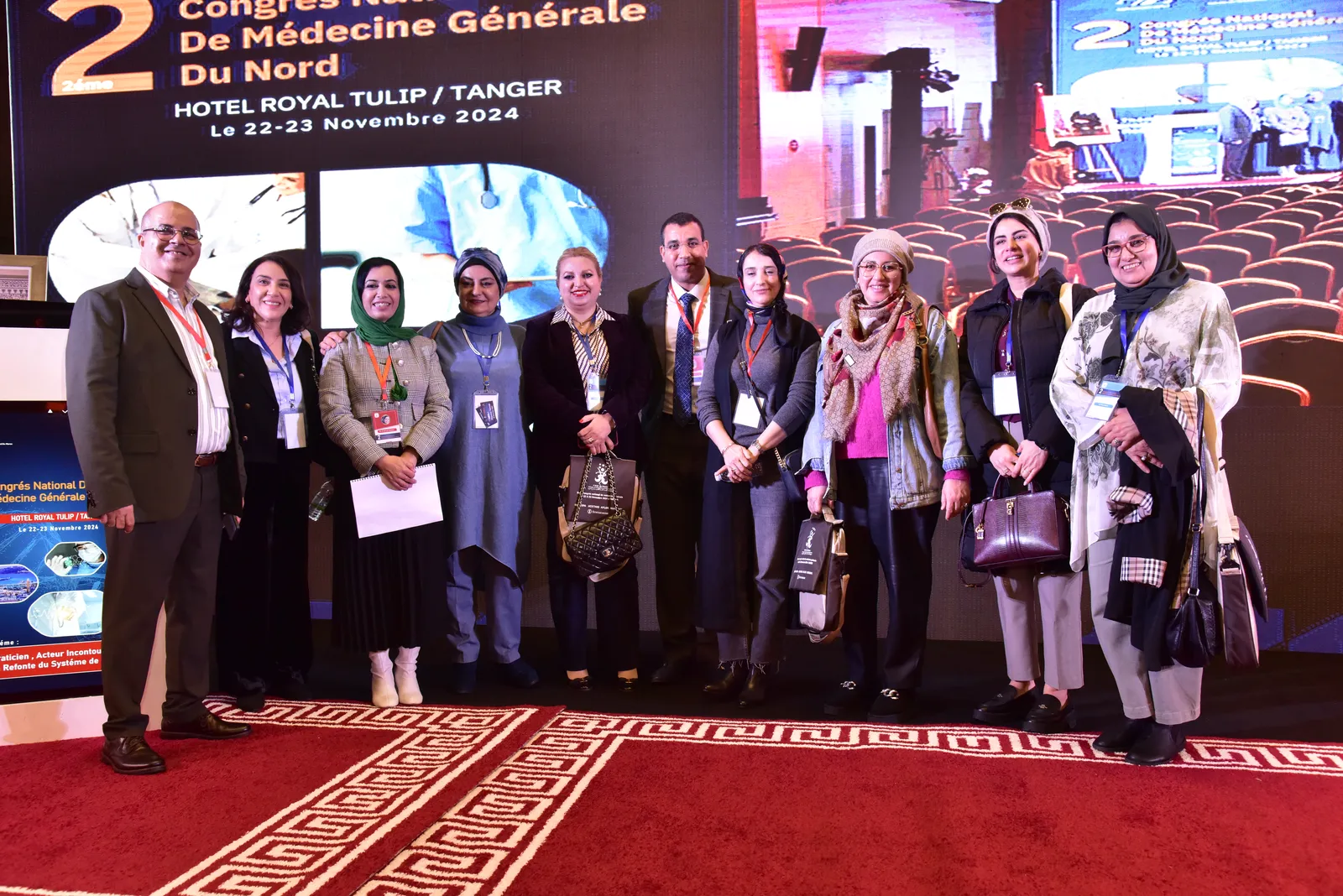 Photo de groupe sur scène, 2ᵉ congrès 2024