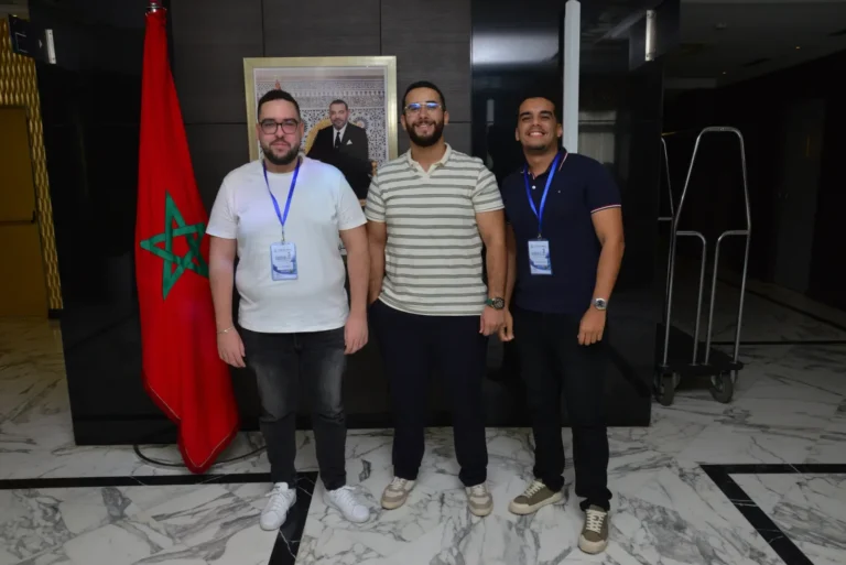 Participants devant le drapeau du Maroc, 3ᵉ congrès 2025