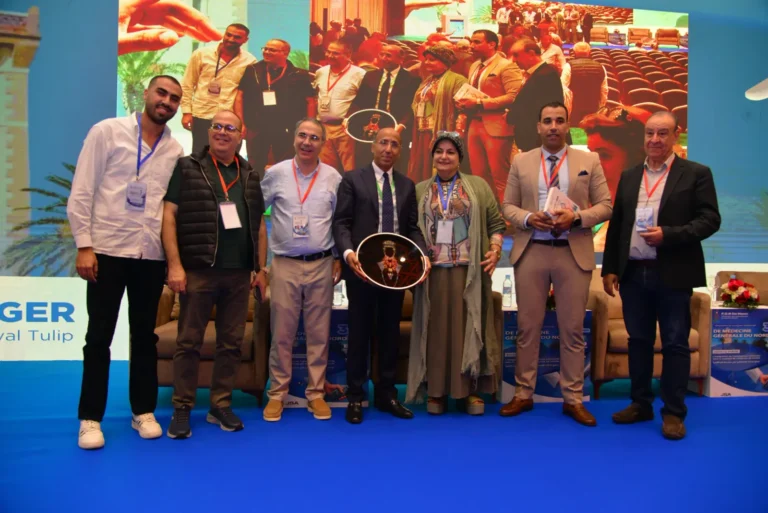 Remise de plateaux souvenirs sur scène, 3ᵉ congrès 2025
