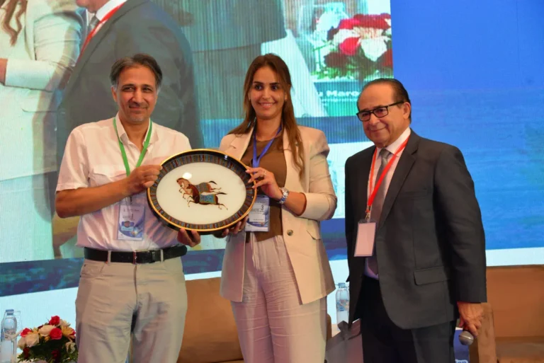 Remise d’un plateau souvenir, 3ᵉ congrès 2025