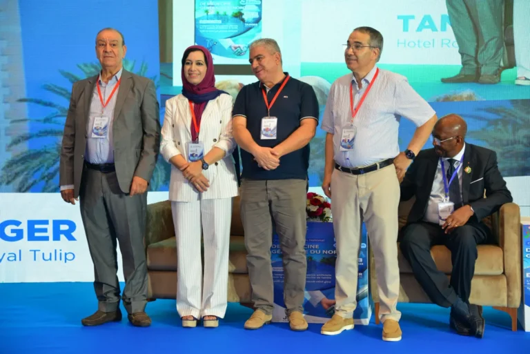 Photo de groupe sur scène, 3ᵉ congrès 2025