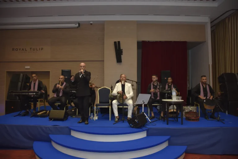 Orchestre sur scène, soirée de gala du 3ᵉ congrès 2025
