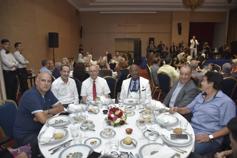 Convives à table, soirée de gala du 3ᵉ congrès 2025