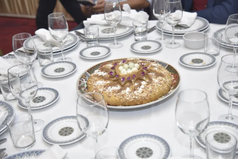 Table dressée pour le dîner, soirée de gala du 3ᵉ congrès 2025